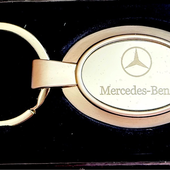 Keychain New in box - Picture 2 of 2